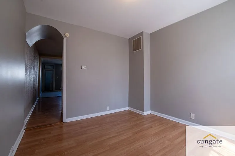 2 bed, 1.0 bath, 1056 sqft, $1,200 — Photo 2