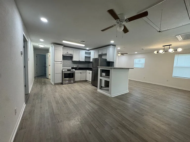 2312 Lilly St — Photo 4