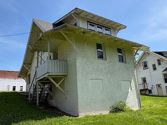 5th image of 1814 Main St