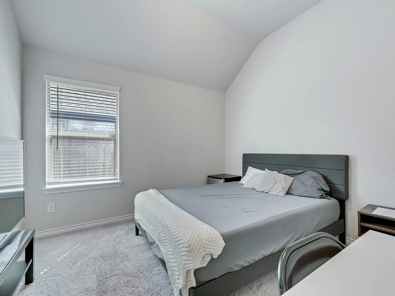 4 bed, 2.0 bath, 2050 sqft, $966 — Photo 1