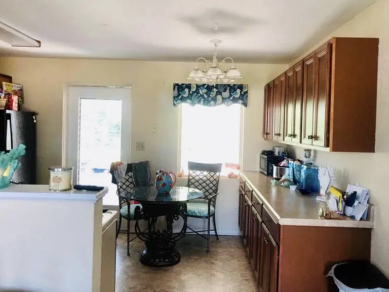 Seabreeze Dr — Photo 3