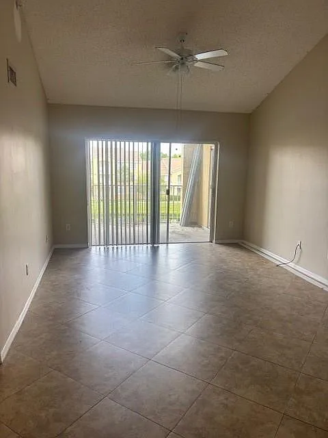 2 bed, 2.0 bath, 1124 sqft, $2,400 — Photo 3