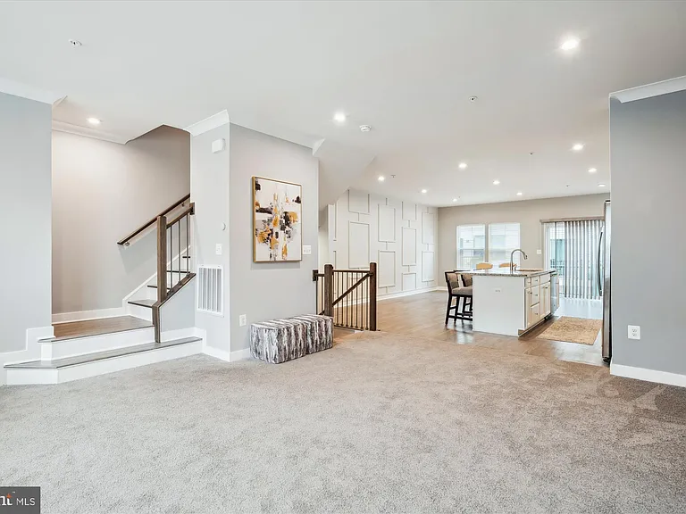 2824 Lewis Ave — Photo 5