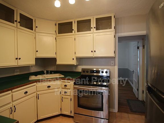 5th image of 164 E 13th St