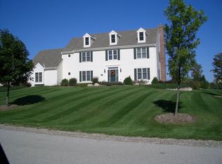 8038 W Knightsbridge Dr, Mequon, WI 53097