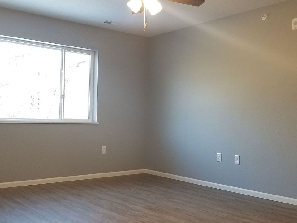 Woodline Condos - 2557 W 3rd St Waterloo IA | Zillow