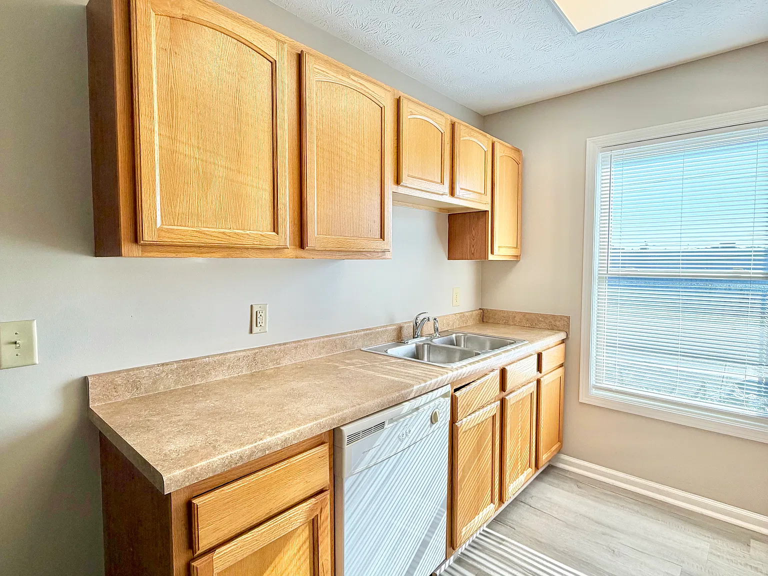 2 bed, 1056 sqft, $1,195 — Photo 2