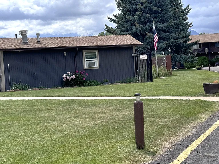 434 Valley Hi Cir #B24 — Photo 23