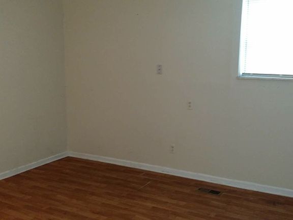 3rd image of 1115 Woodlawn Ave APT A