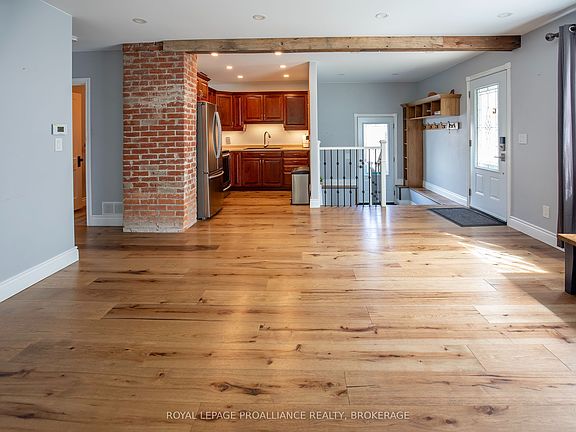 3rd image of 75 Scott St
