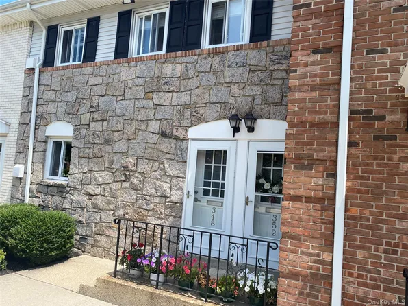 348 Dawson Ln, Jericho, NY 11753