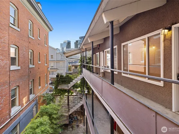 1718 Summit Avenue, Seattle, WA 98122