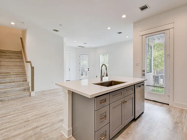 2705 Oakwood Crest Ln — Photo 30