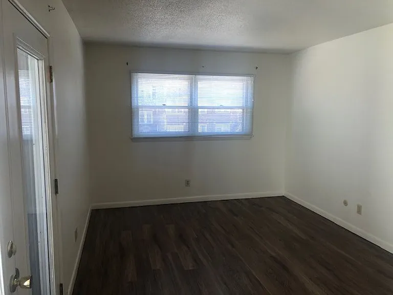 405 N State St — Photo 18