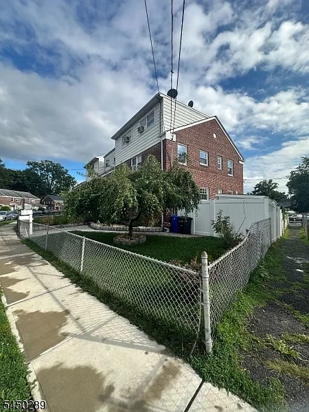 4 bed, 2.0 bath, $3,000 — Photo 2
