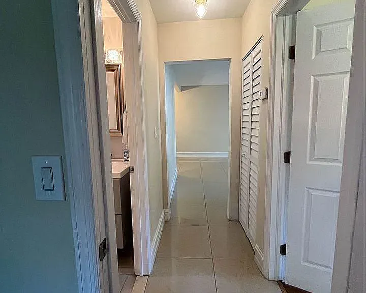 1010 NW 19th Ct — Photo 7
