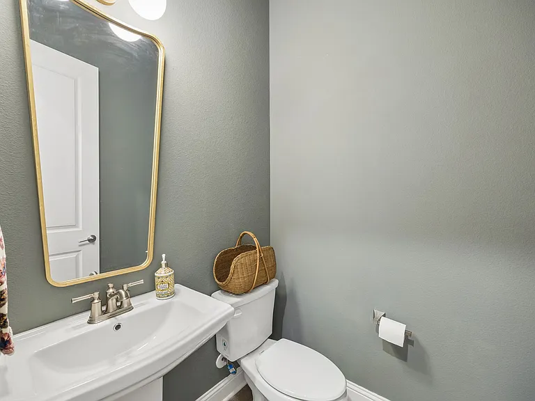439 Montrose Dr — Photo 21