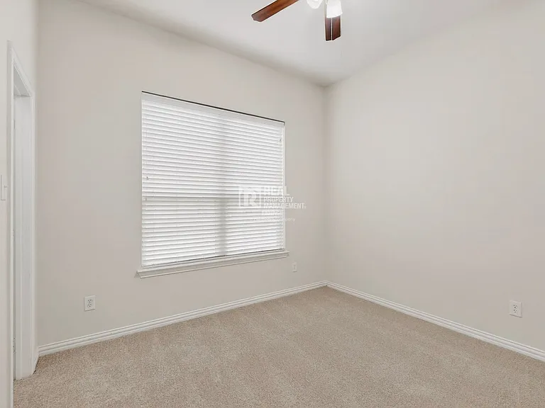 963 Cougar Dr — Photo 35