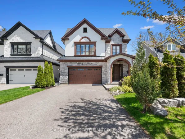 1355 Applewood Rd, Mississauga, ON L5E 2L9