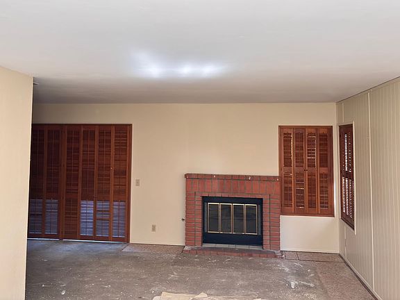 3rd image of 310 Windjammer Cir