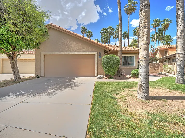 1358 W Meadow Green Ln — Photo 11