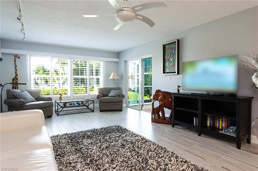 3 bed, 2.0 bath, 1542 sqft, $8,000 — Photo 3