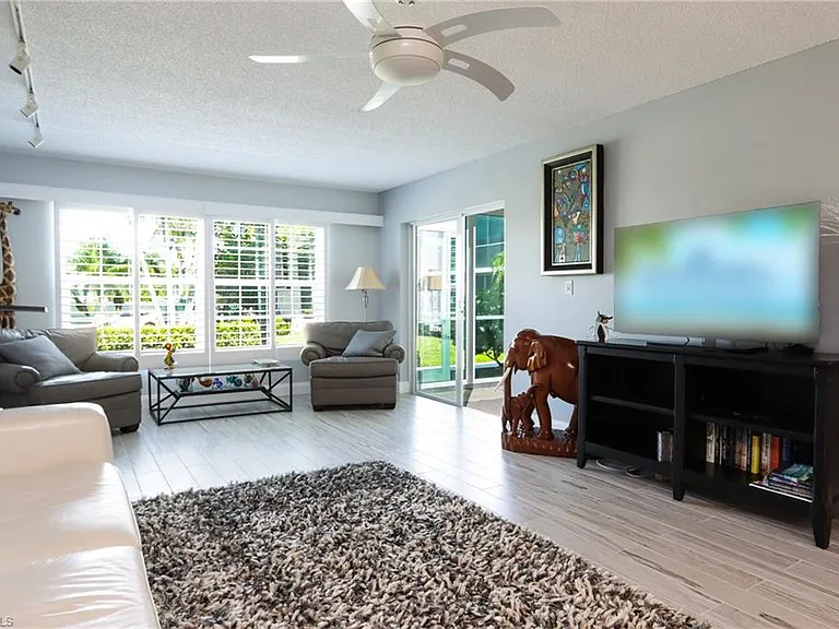 4200 Belair Ln #114 — Photo 3