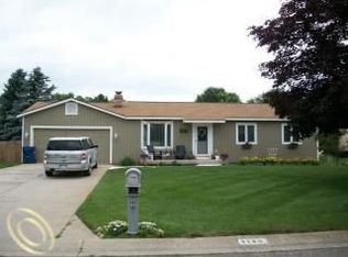 2735 Shady Hollow Dr, White Lake, MI