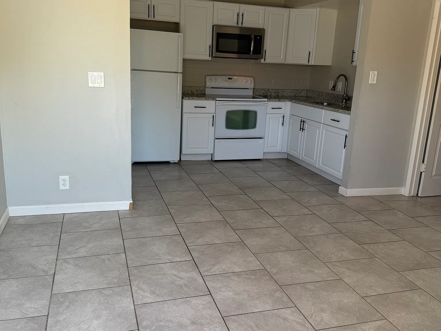 1 bed, 550 sqft, $1,100 — Photo 3
