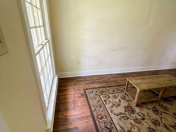 4th image of 205 S 2nd St