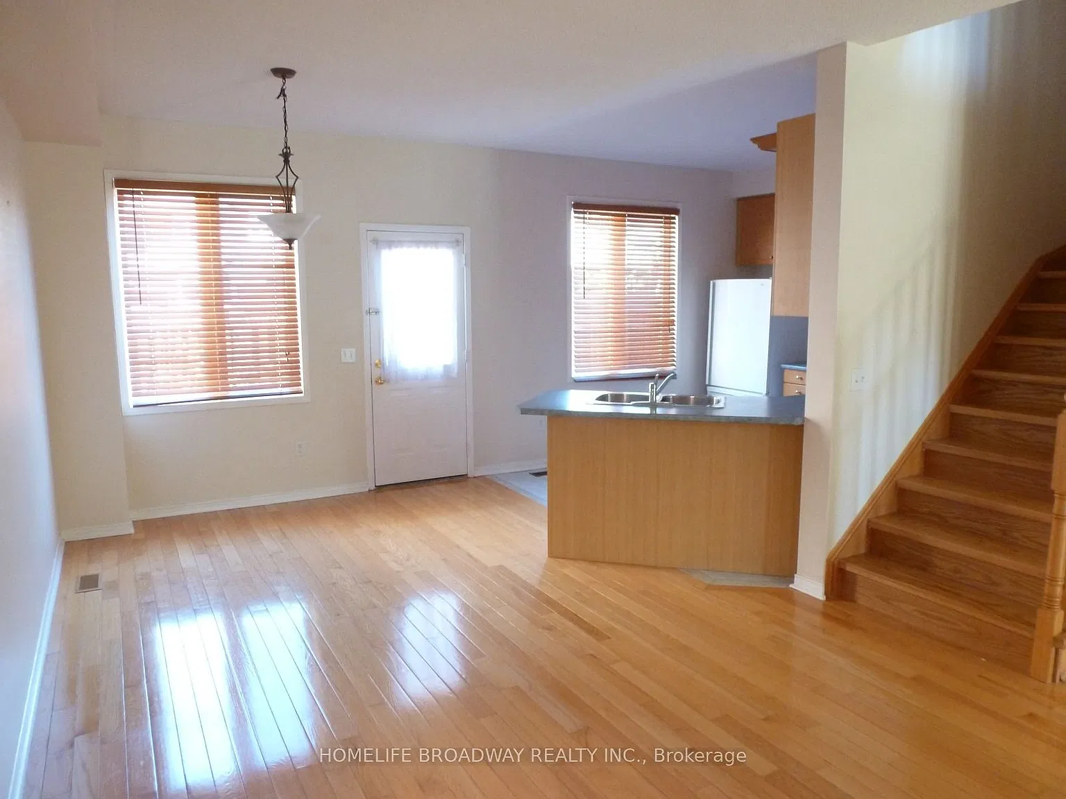 3 bed, $3,200 — Photo 2