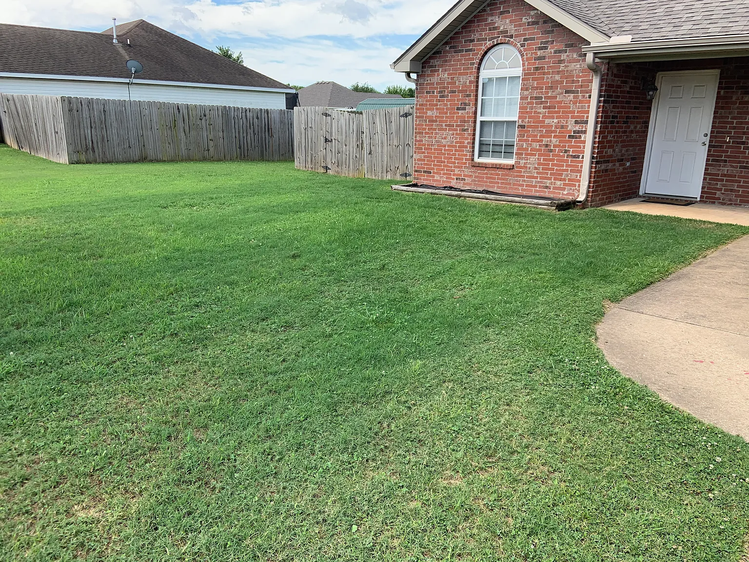 3 bed, 1400 sqft, $1,595 — Photo 2