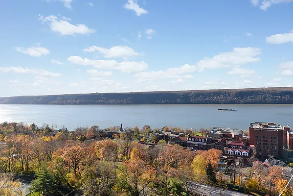 Sold by Re/Max In The City | media 32