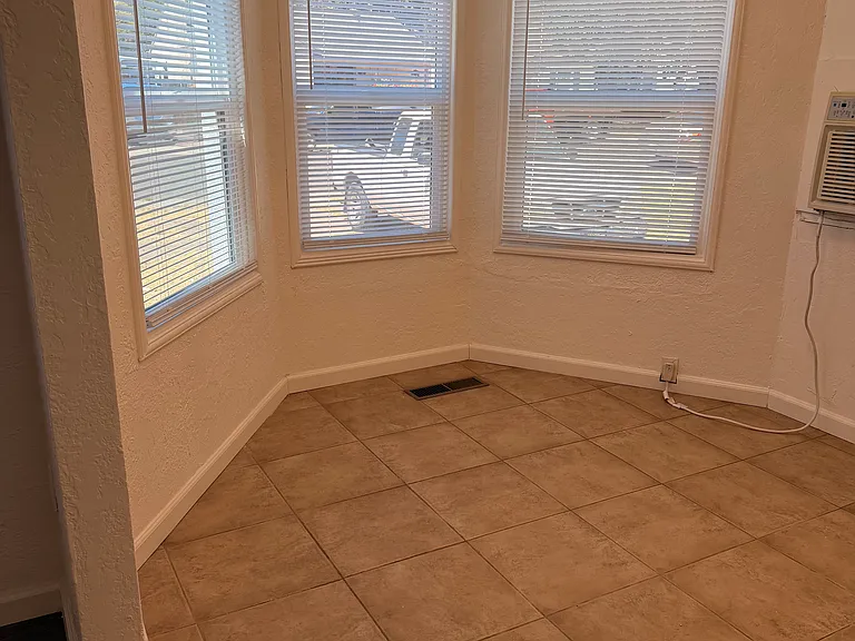 1450 Bristol Ave — Photo 10