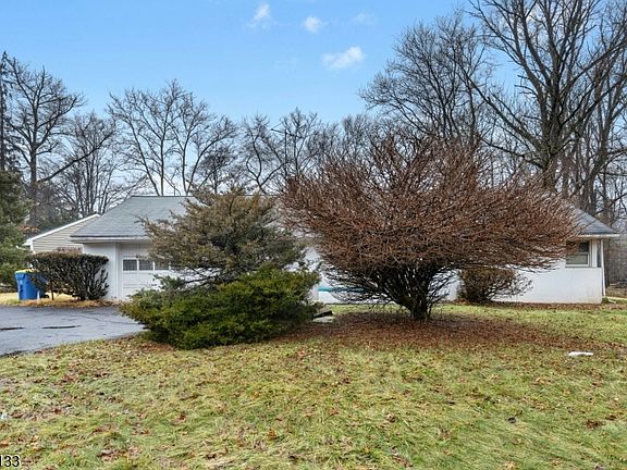 3rd image of 104 Warrenville Rd