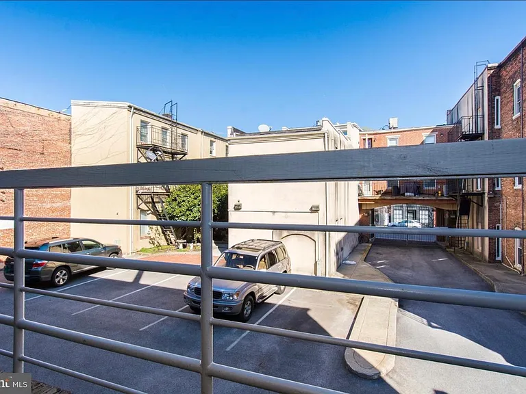 609 Jasper St — Photo 9