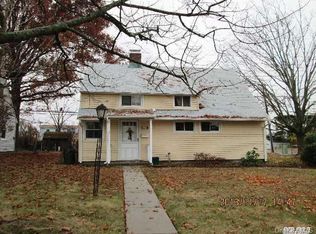 118 Meridian Rd, Levittown, NY 11756