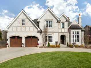 111 Hogarth Ln, Glencoe, IL 60022