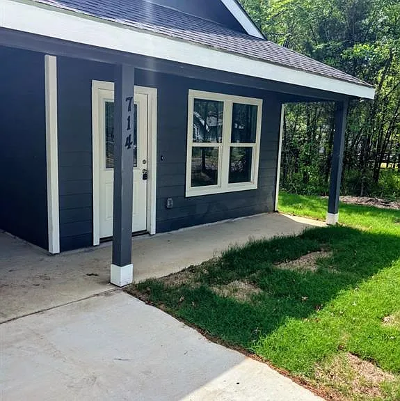 714 Cedarcrest Dr — Photo 2
