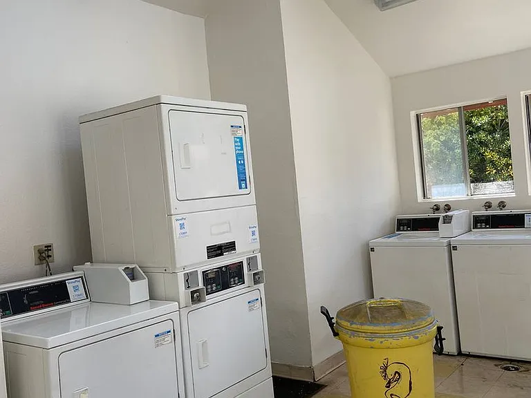 Aztec Apartments — Photo 28