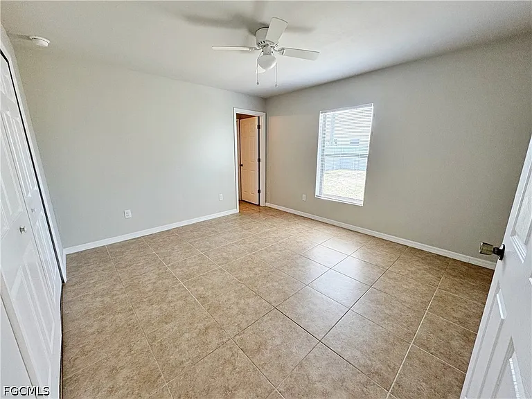 1022 NE 8th Pl — Photo 8