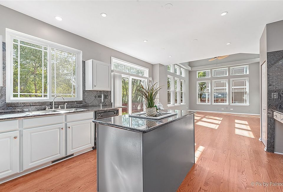 1st image of 565 E Thornhill Ln