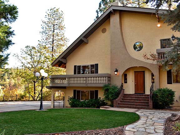 2nd image of 16996 Meyer Ln