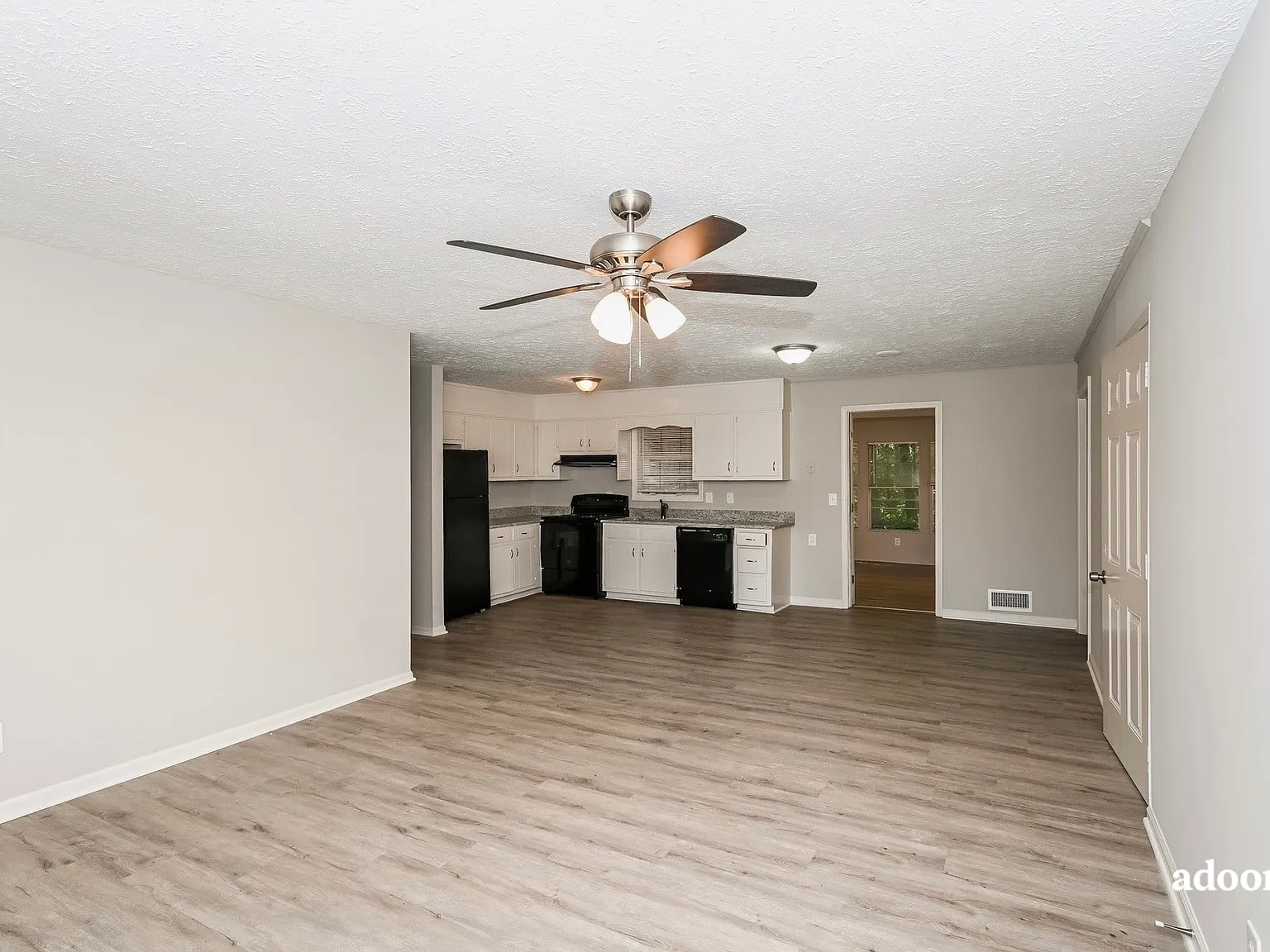 3 bed, 2.0 bath, 1125 sqft, $1,645 — Photo 3
