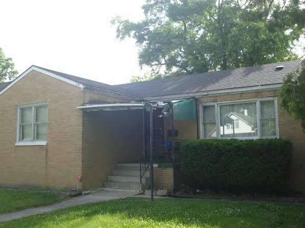 2740 Elkhart St, Lake Station, IN 46405