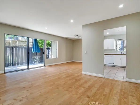 18350 Hatteras St APT 123, Tarzana, CA 91356