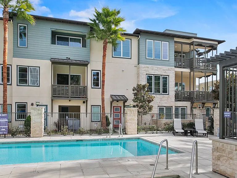 321 Doheny Way — Photo 3