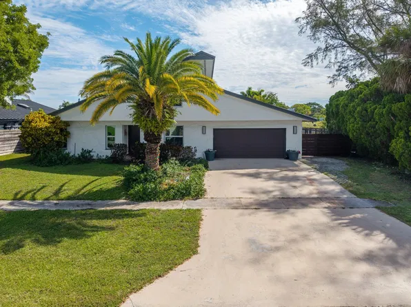33 Oregon Ln, Boca Raton, FL 33487