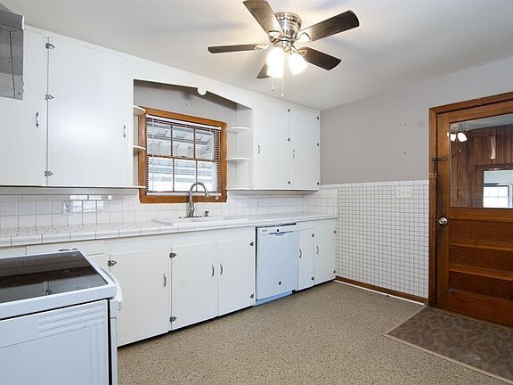 2nd image of 400 N Elm St