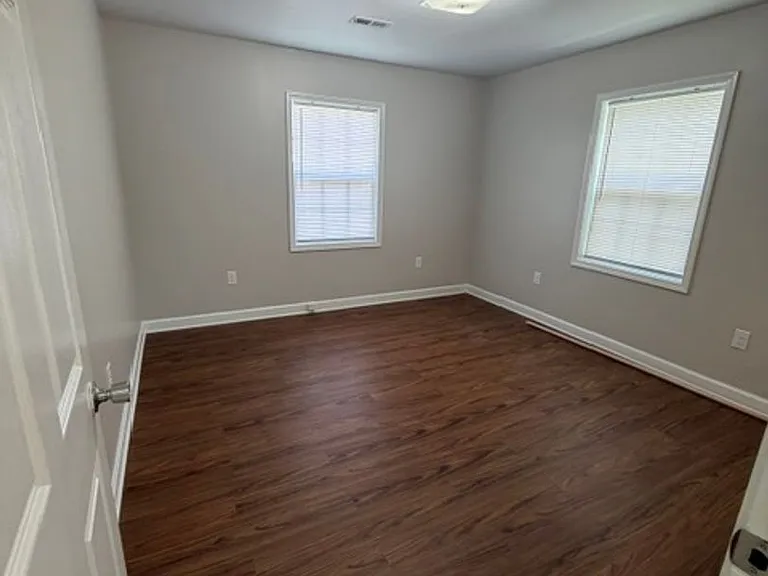 536 Linwood Ave — Photo 11